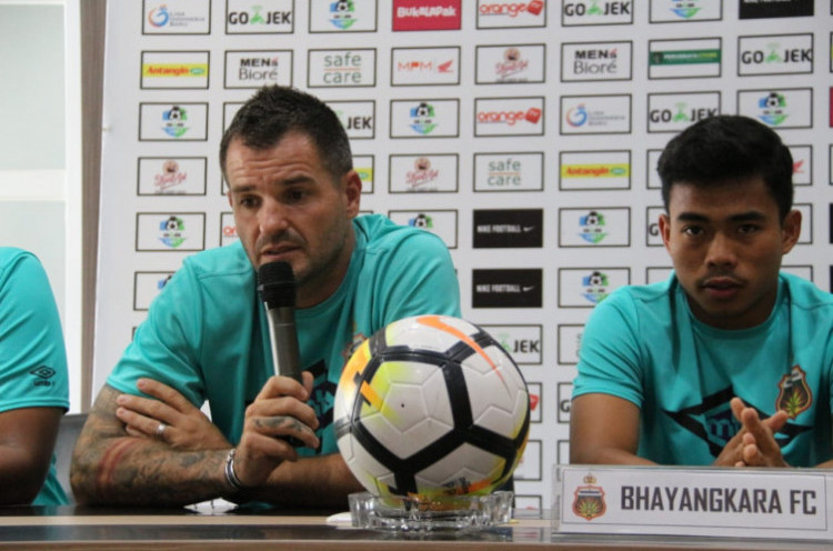 Rumor Simon McMenemy ke Persib, Manajer Bhayangkara FC Angkat Suara