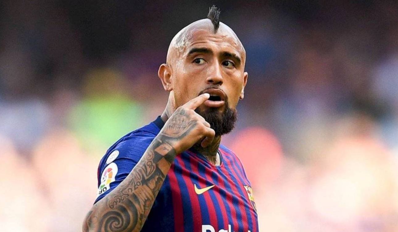 Usai Kehilangan Carles Alena, Barcelona Tak Mau Jual Arturo Vidal