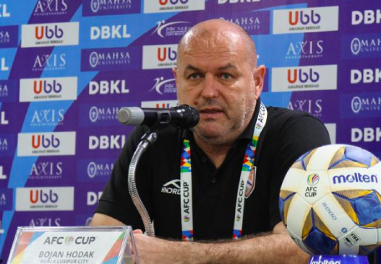 Administrasi Belum Selesai, Bojan Hodak Belum Bisa Dampingi Persib Lawan Bali United