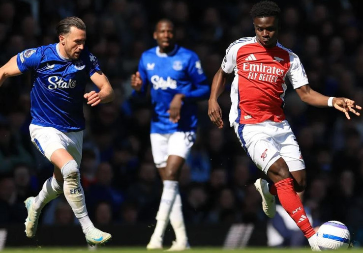 Hasil Premier League: Diwarnai Keputusan Kontroversial Wasit, Arsenal Imbang 1-1 di Markas Everton
