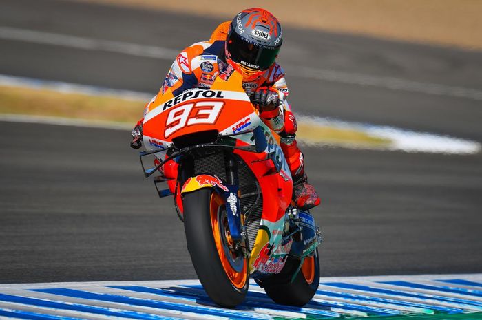 Jangan Tertegun Lihat Marquez Naik Podium