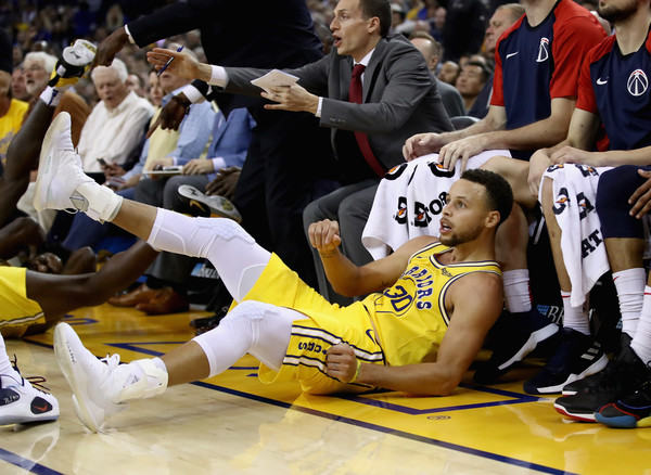Warriors Kalah Tiga Kali di Kandang, Stephen Curry Kecewa 