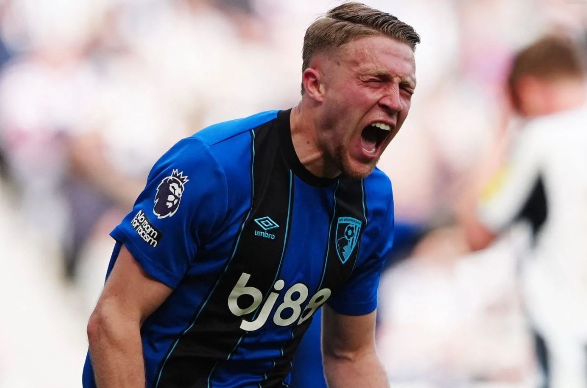 Suksesor Luke Shaw, Manchester United Berburu Full-back Bournemouth pada 2027?