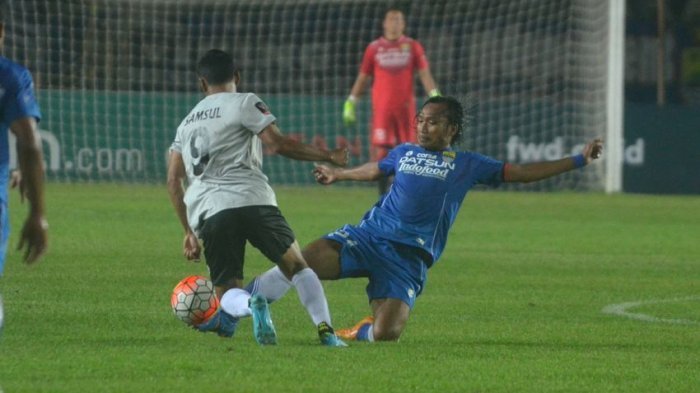 Takluk dari Persela, Persib Semakin Merana