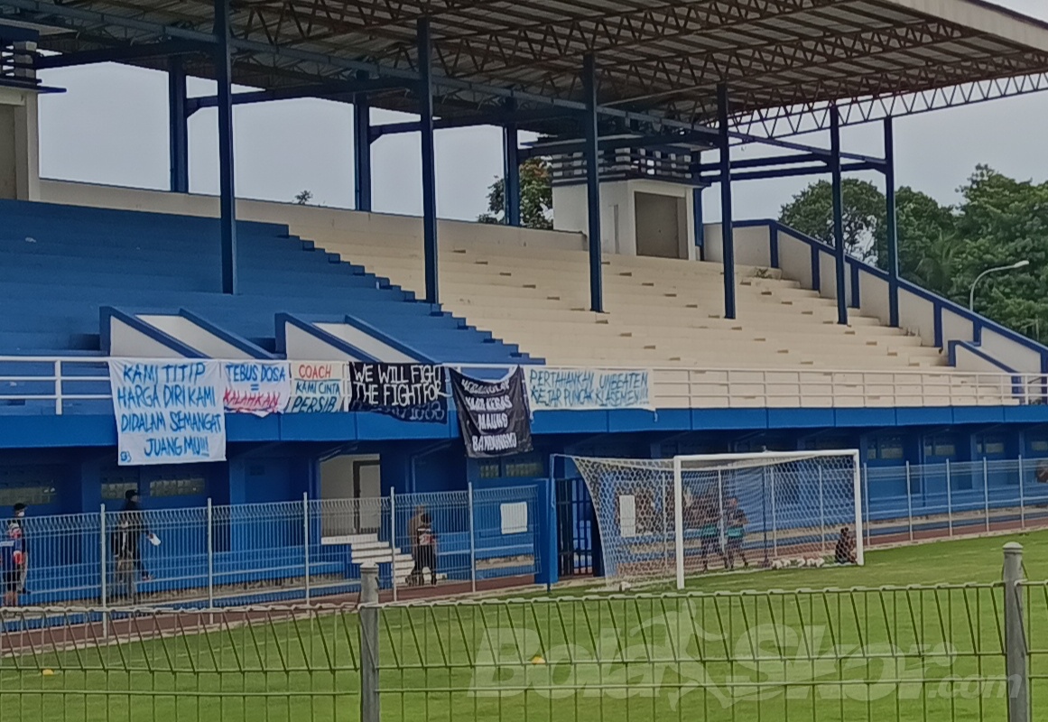 Puluhan Bobotoh Serbu Latihan Persib Jelang Lawan Persija
