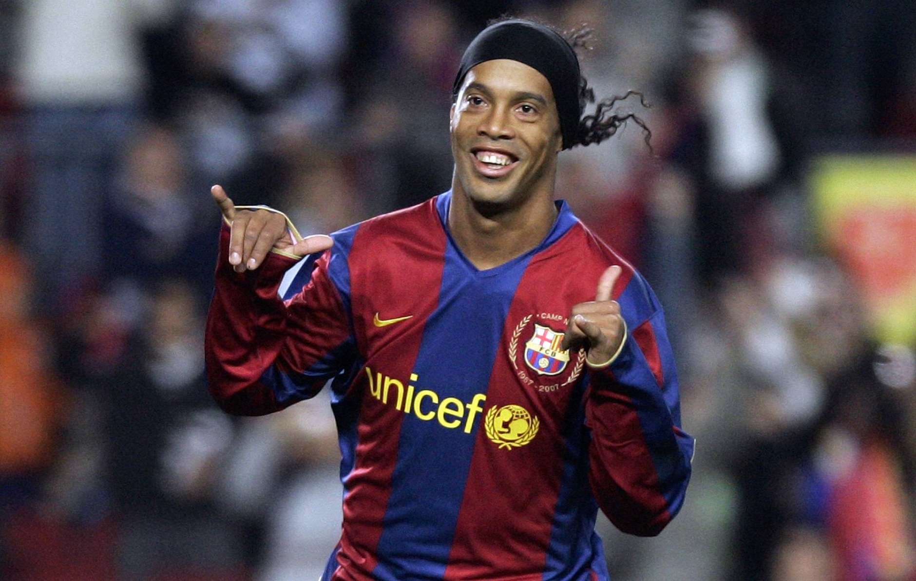 Ronaldinho Pensiun - Sosok yang Disukai Kawan dan Lawan