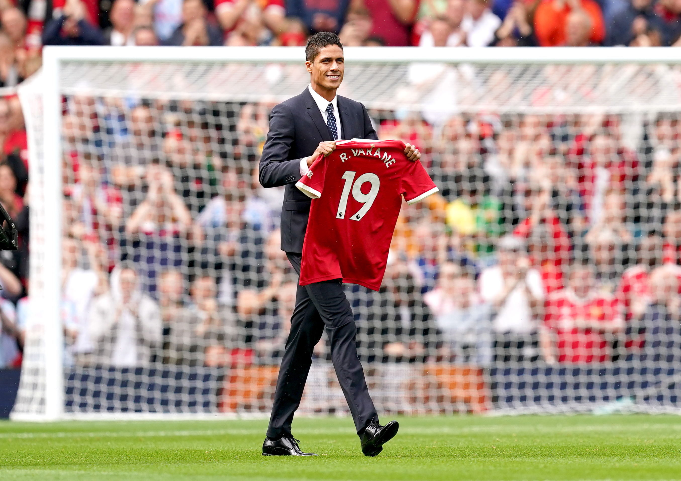 Man United Kenalkan Varane di Old Trafford, sebelum Laga Kontra Leeds