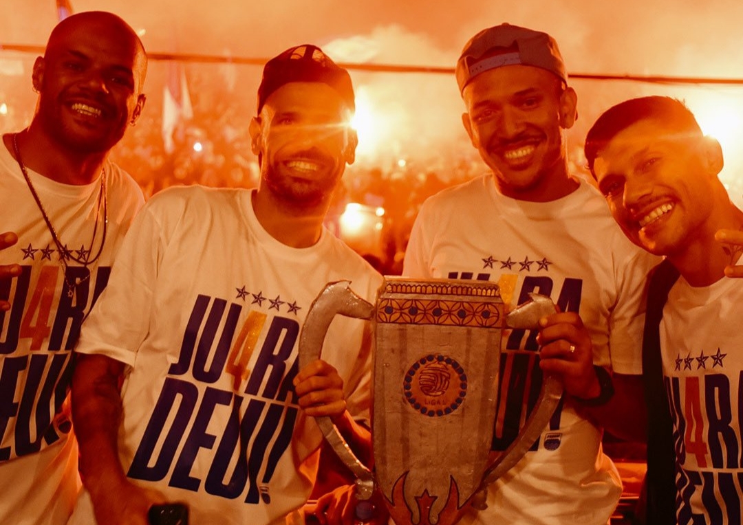 Eks Gelandang Chelsea Ikut Rayakan Keberhasilan Persib Bandung Back to Back Juara Liga 1