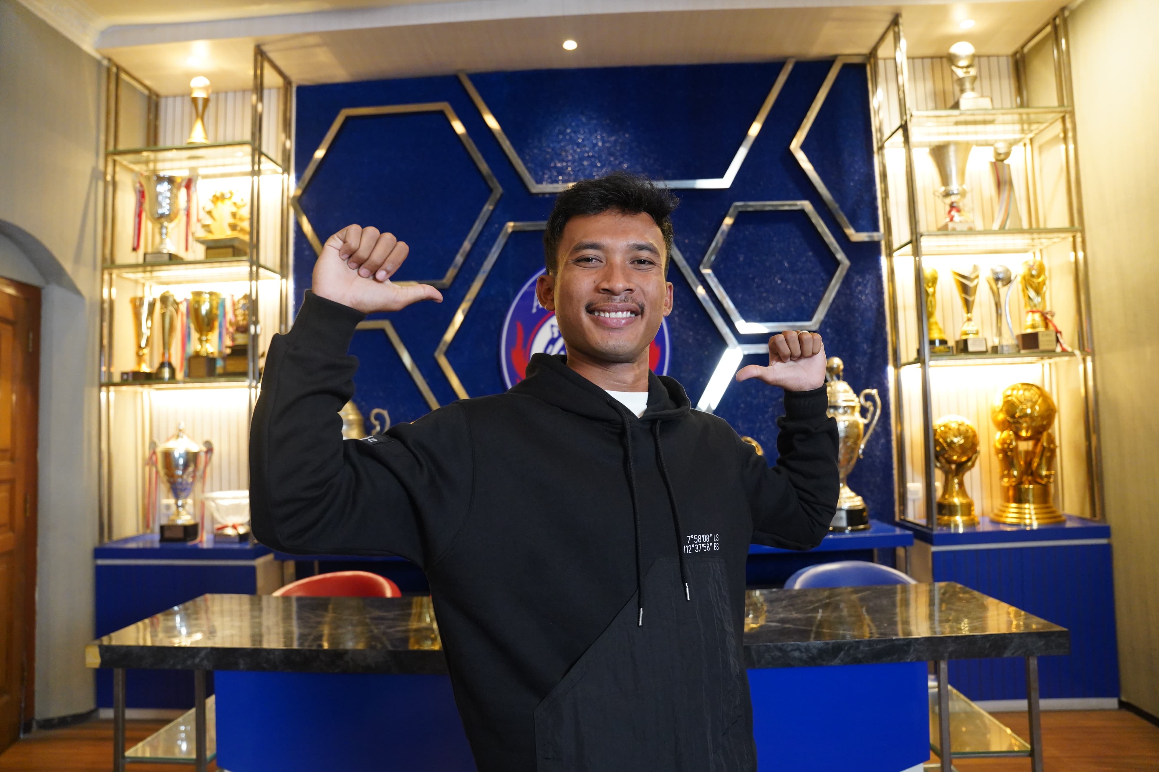 Alasan Arema FC Membajak Robi Darwis dari Persib Bandung