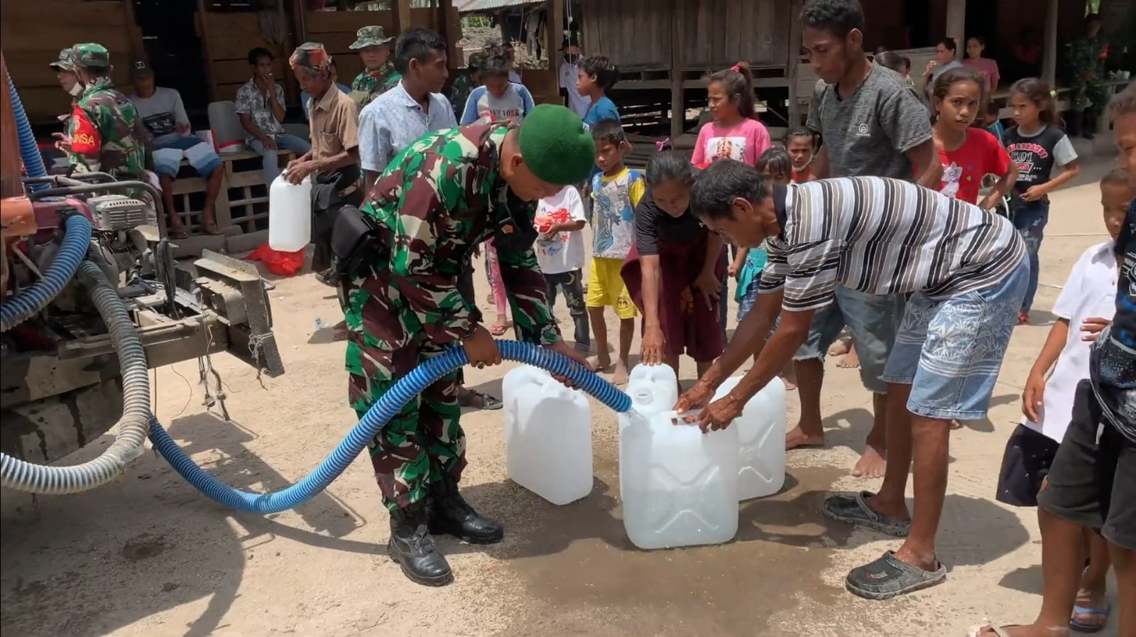 Misi Mengirim Satu Juta Liter Air dengan Bersepeda Tuntas