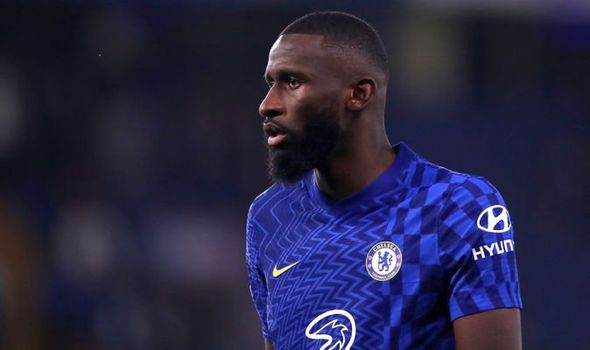Pacuan Juara Premier League Menyisakan Tiga Klub