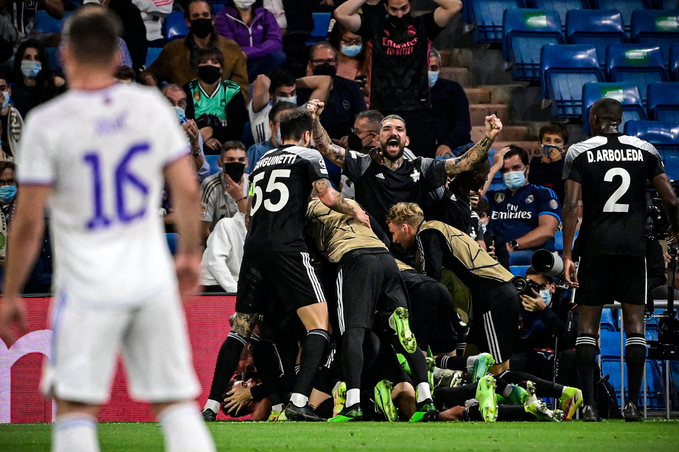 Skuad Seharga 12 Juta Euro Ciptakan Malam Bersejarah di Santiago Bernabeu
