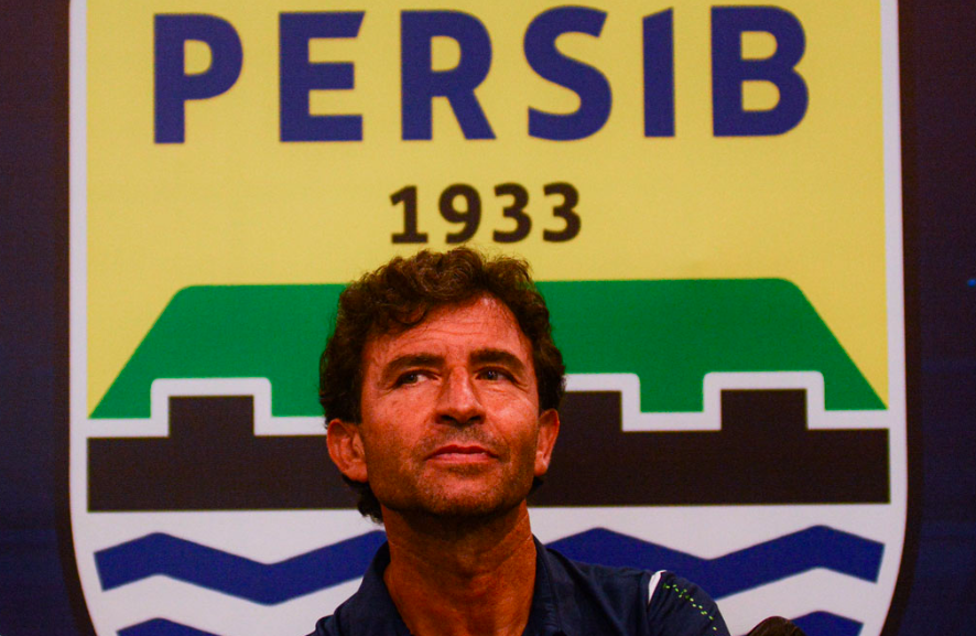 Luis Milla Boyong Dua Asisten untuk Menangani Persib
