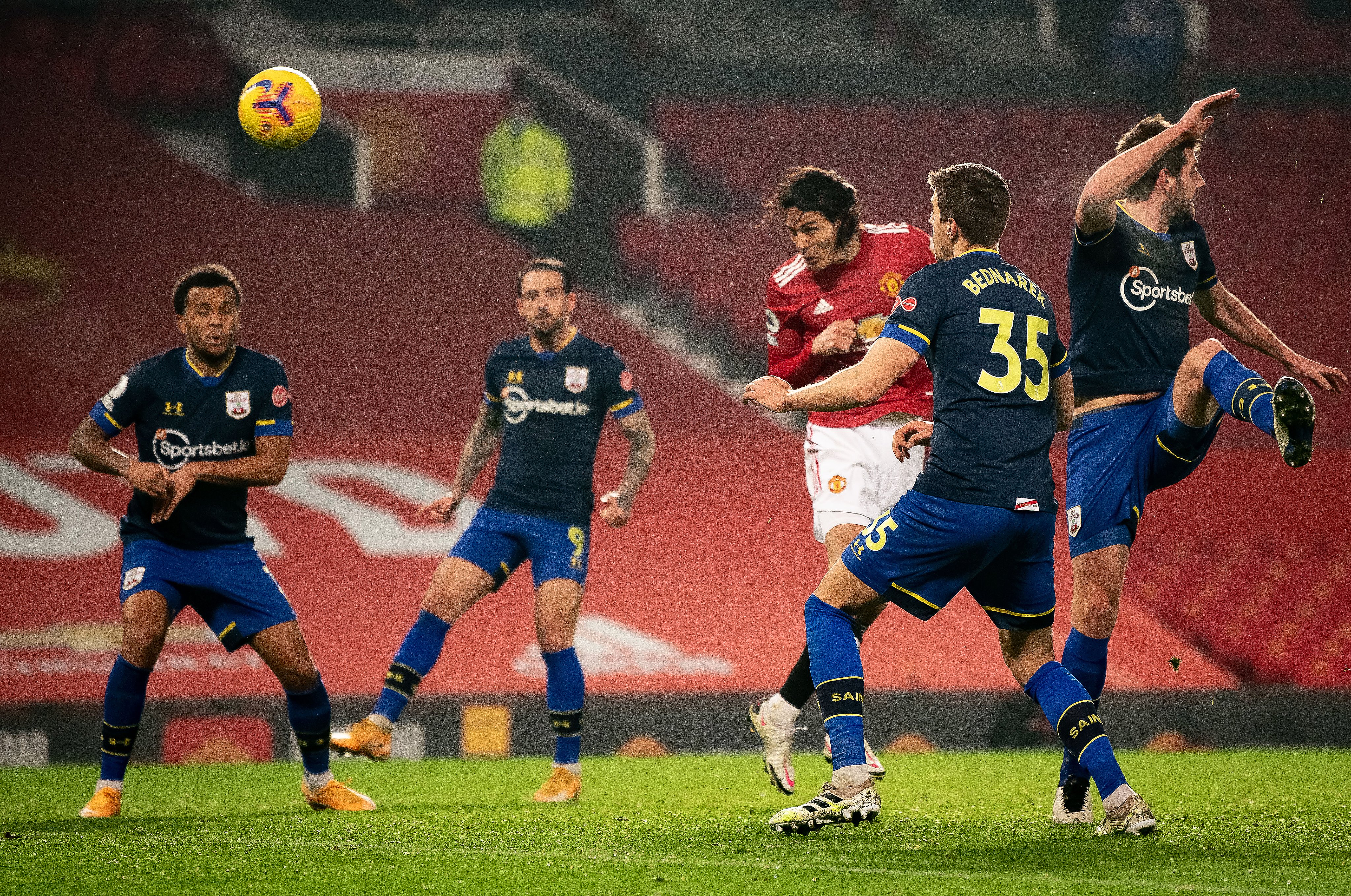 Kisah di Balik Kegagalan Ferguson Bantu Man United Rekrut Cavani