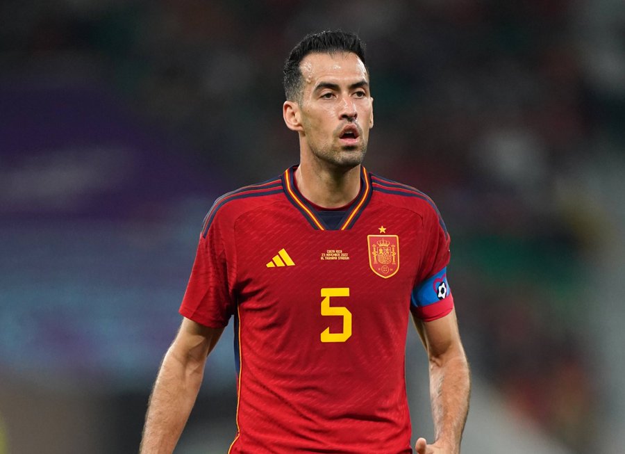 Xavi Turun Tangan Bujuk Sergio Busquets Bertahan di Barcelona