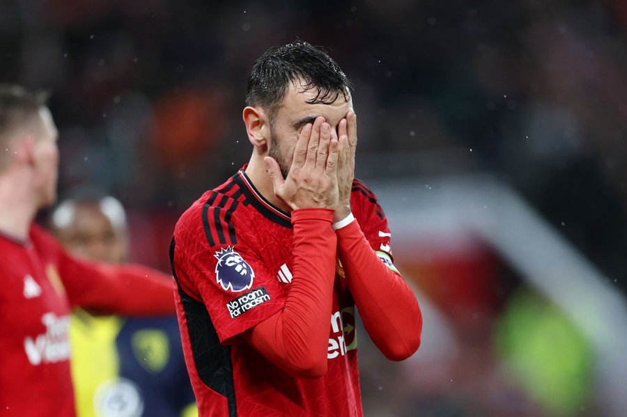 Old Trafford Ditinggal Suporter Sebelum Peluit Panjang, Bruno Fernandes Pahami Ada Kekecewaan