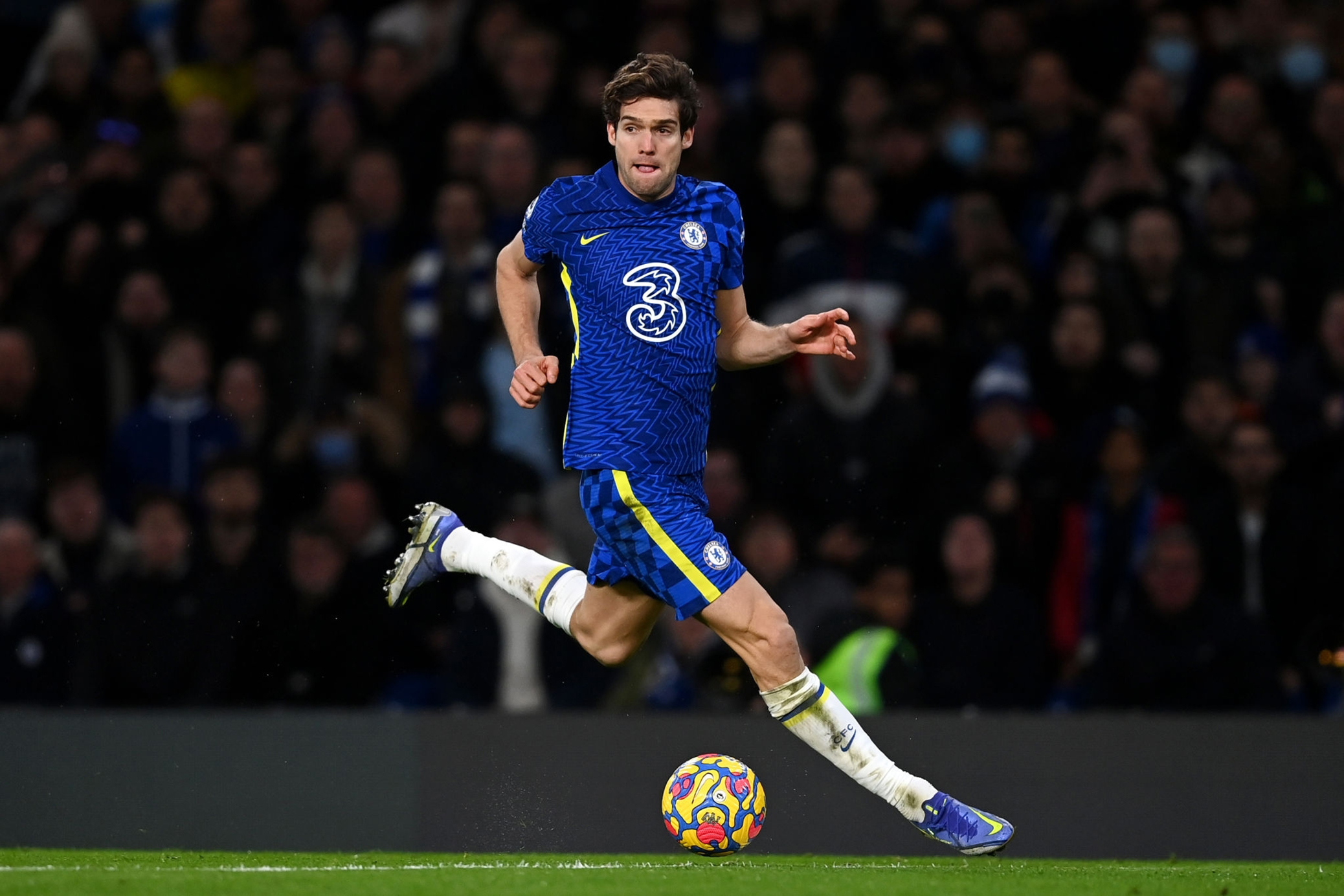Barcelona Semakin Dekat Amankan Tanda Tangan Marcos Alonso