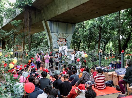 Euclia Purnama Berbagi Kasih dan Kebahagiaan dengan Sesama di Hari Natal