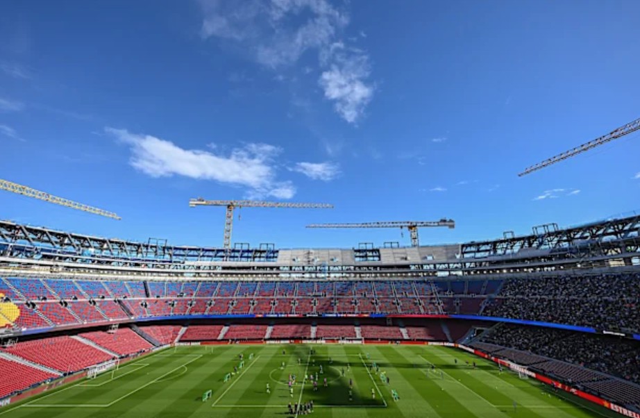 Setelah Lebih dari Dua Tahun, Akhirnya Barcelona Kembali Bermain di Camp Nou 