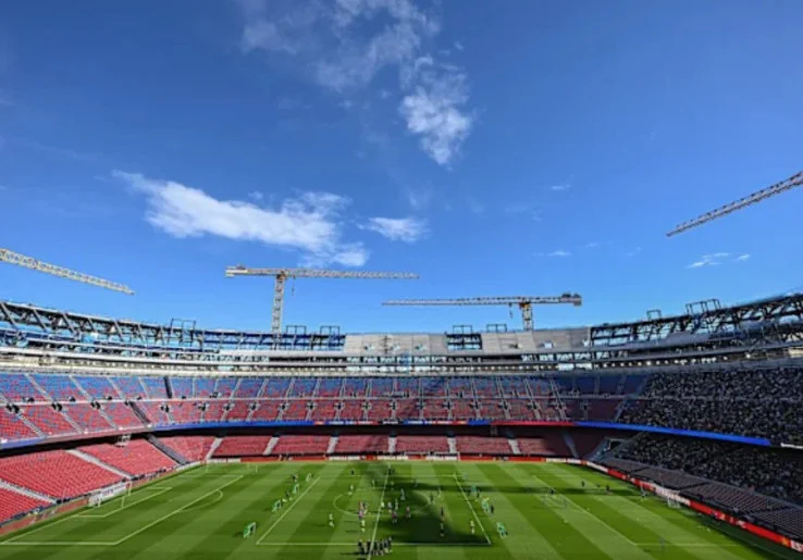 Setelah Lebih dari Dua Tahun, Akhirnya Barcelona Kembali Bermain di Camp Nou 