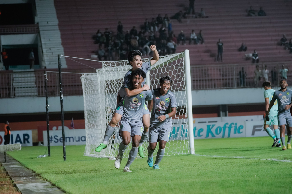 Pelatih Persebaya Puji Muhammad Iqbal