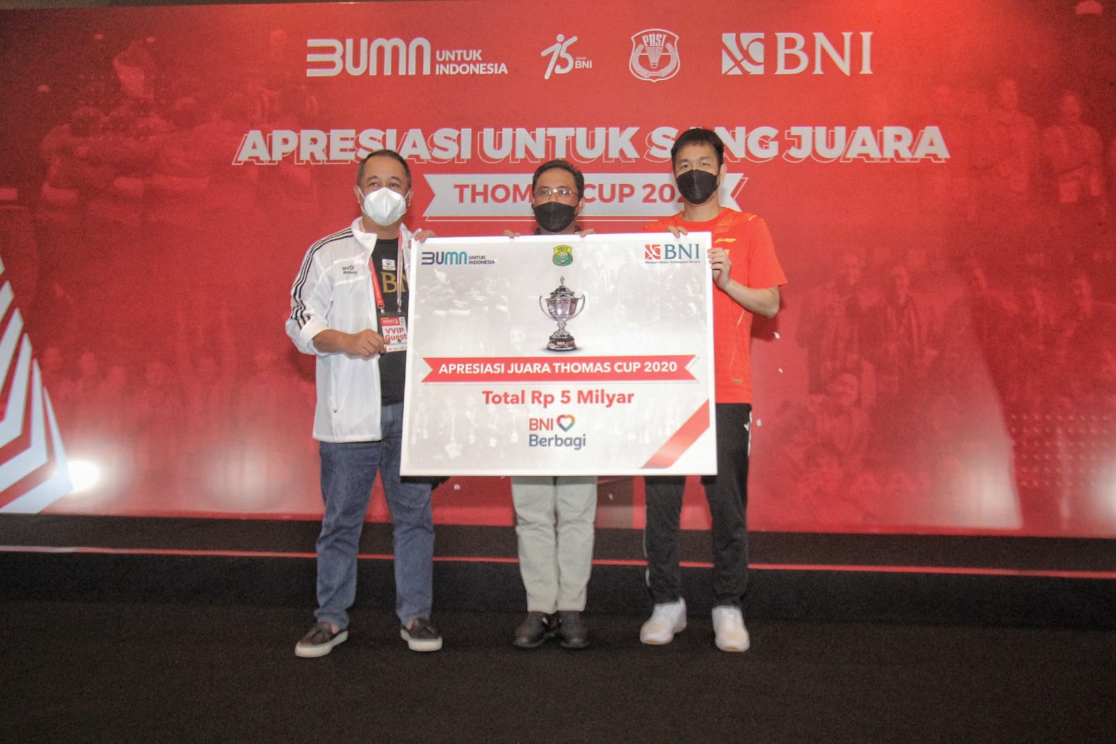 Bawa Kembali Piala yang Lepas 19 Tahun, PBSI Diguyur Apresiasi