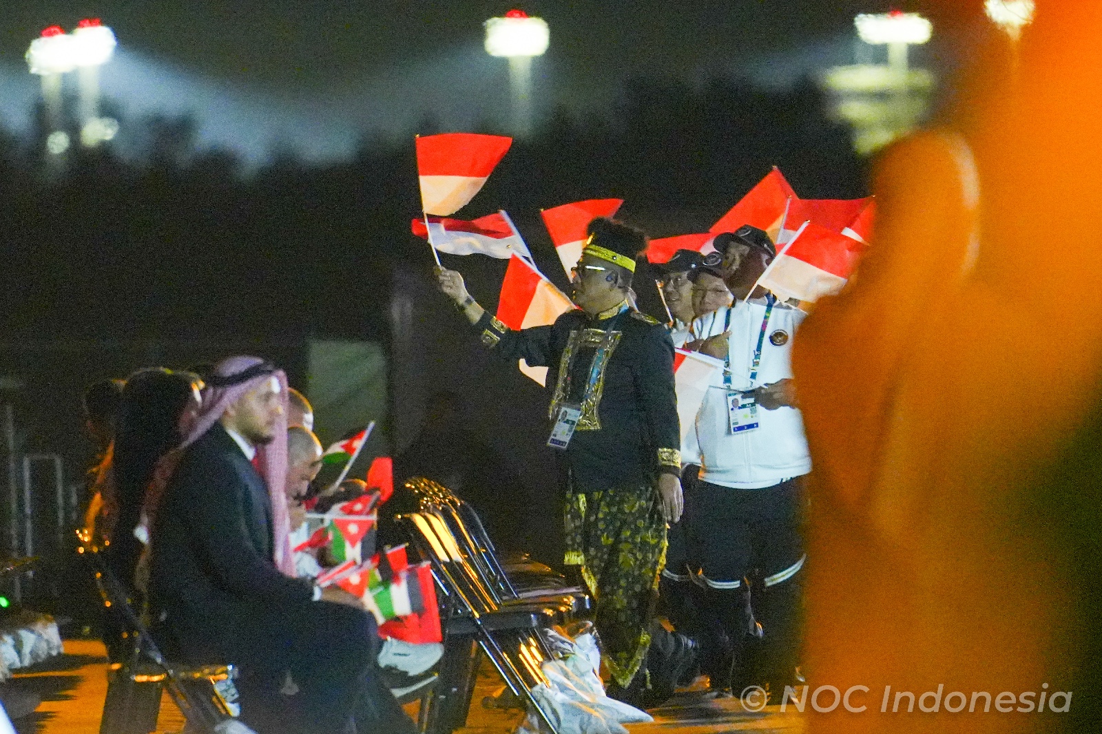 Tim Indonesia Pamerkan Pakaian Adat Borneo di Pembukaan Islamic Solidarity Games 2025, Tampilkan Simbol Kejayaan dan Kehormatan