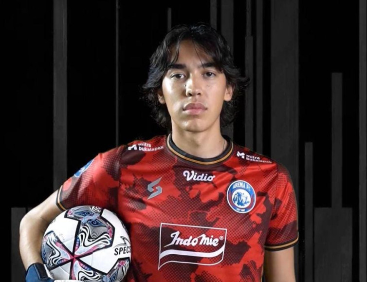 Tampil Ciamik dalam Laga Debut, Arema FC Beruntung Punya Julian Schwarzer