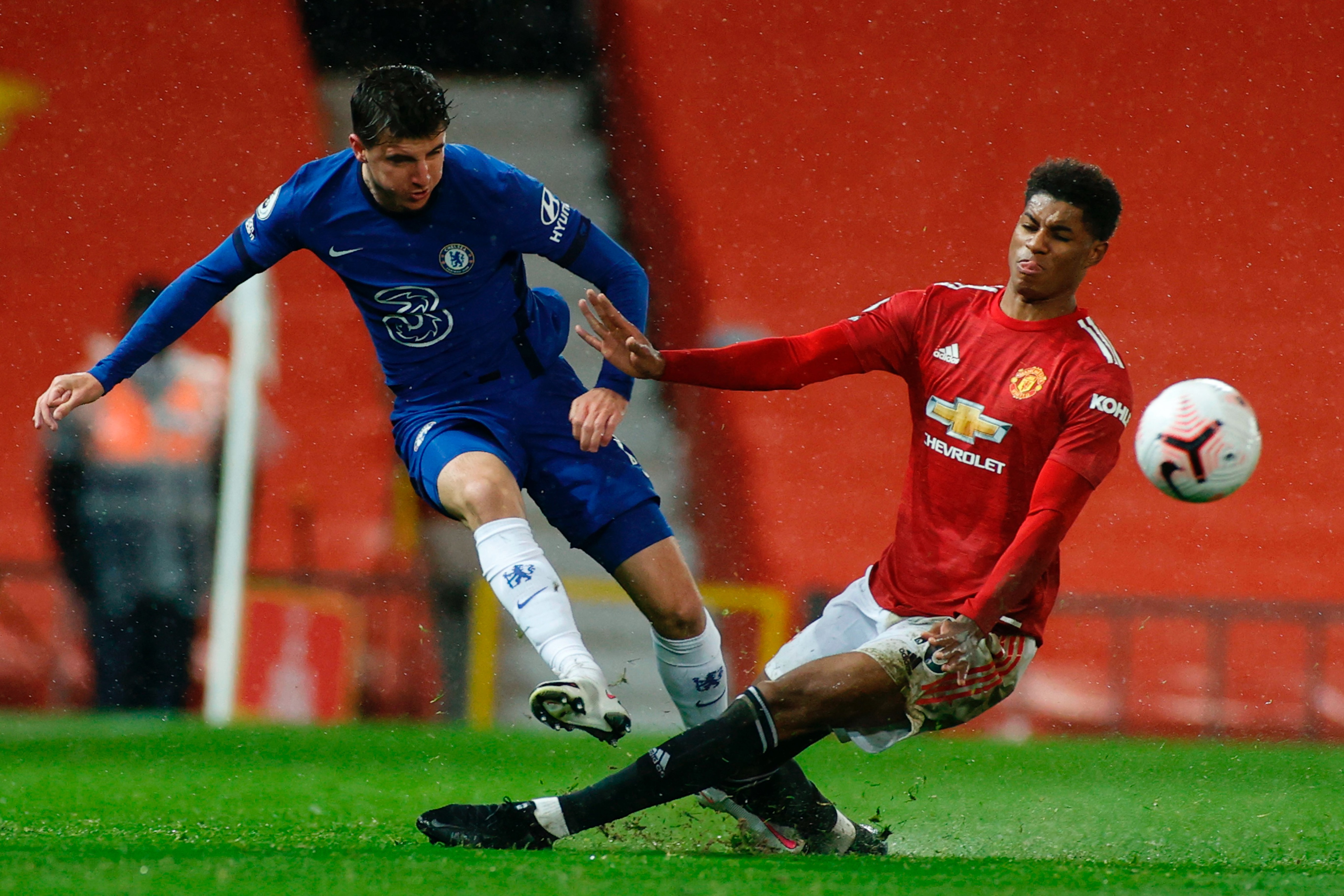 Manchester United 0-0 Chelsea: The Blues Masih Belum Bisa Menang di Old Trafford