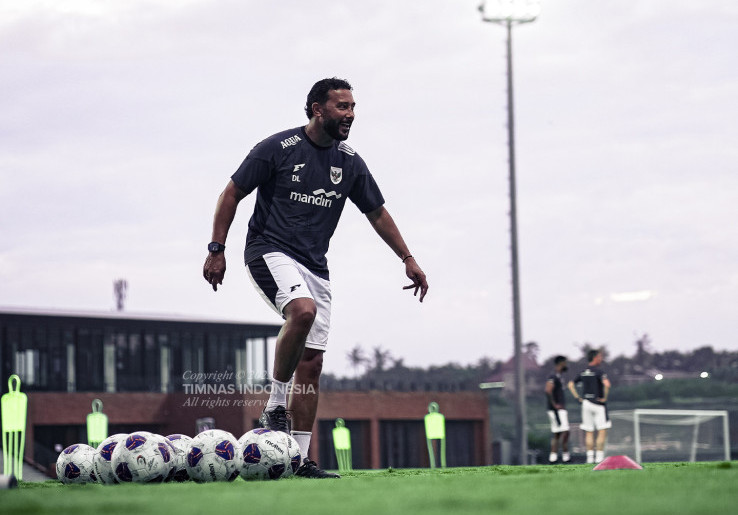 Pilih Bantu Patrick Kluivert di Timnas Indonesia, Denny Landzaat Tolak Ajax Amsterdam