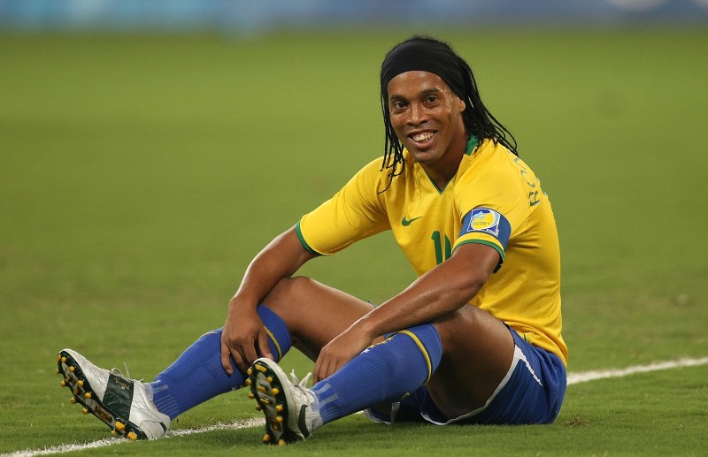 Ronaldinho Pensiun - Momen-momen Spesial bersama Barcelona dan Brasil