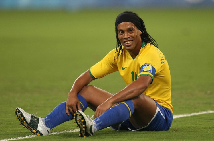 Ronaldinho Pensiun - Momen-momen Spesial bersama Barcelona dan Brasil