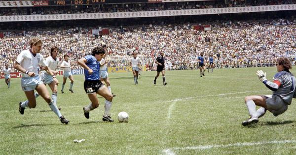 Legenda Inggris Kenang Momen Kelicikan dan Kegeniusan Maradona
