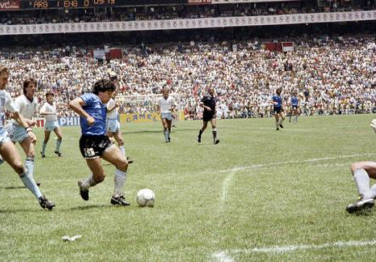 Legenda Inggris Kenang Momen Kelicikan dan Kegeniusan Maradona