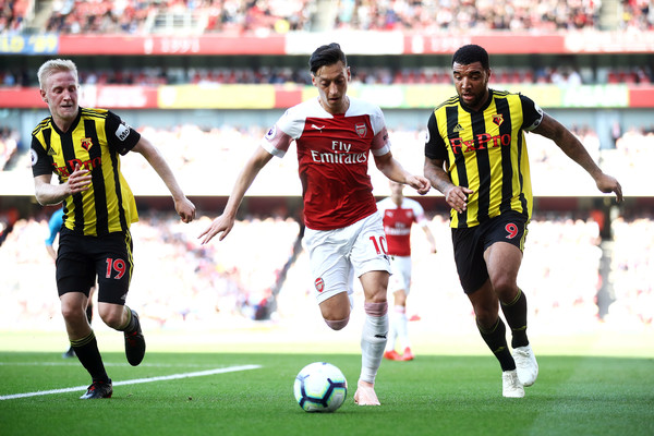 Eks Arsenal Sebut Mesut Ozil seperti Tinggal Menunggu Pensiun