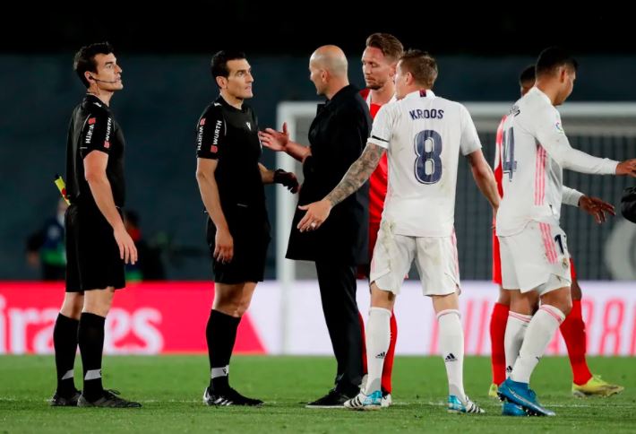 Zidane Kecam VAR dan Wasit