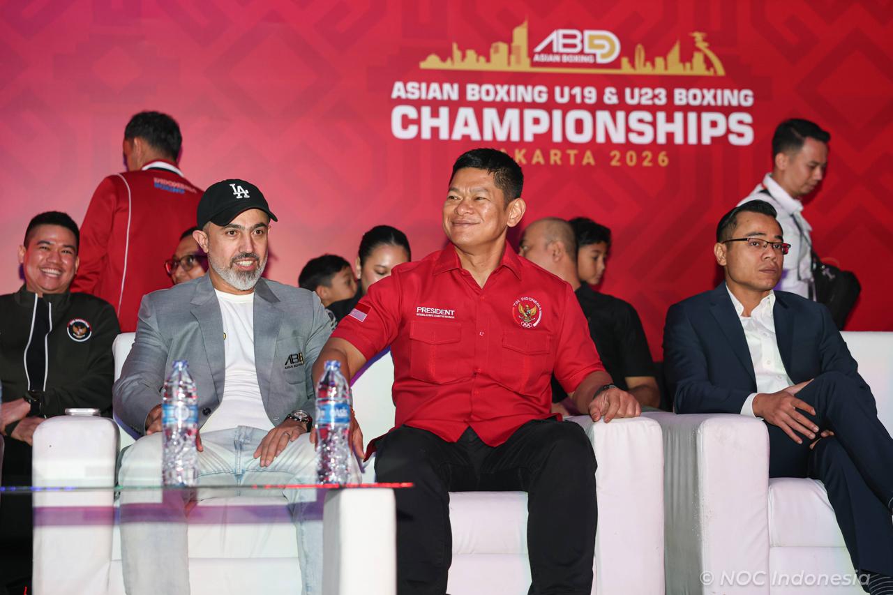 Ketum NOC Indonesia, Raja Sapta Oktohari saat menyaksikan Asian Boxing Championships 2026 (NOC Indonesia)