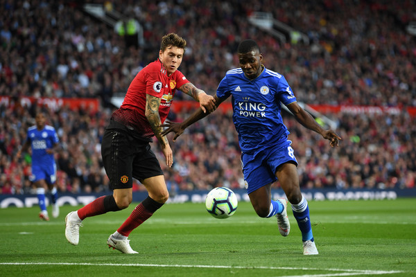 Gagal Gaet Pemain Incaran, Jose Mourinho Ubah Posisi Victor Lindelof