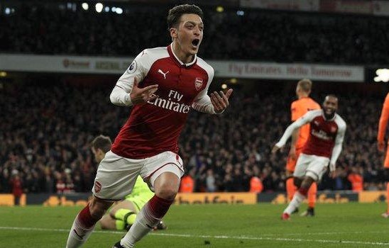 Mesut Ozil Jadi Pemain dengan Bayaran Tertinggi dalam Sejarah Arsenal
