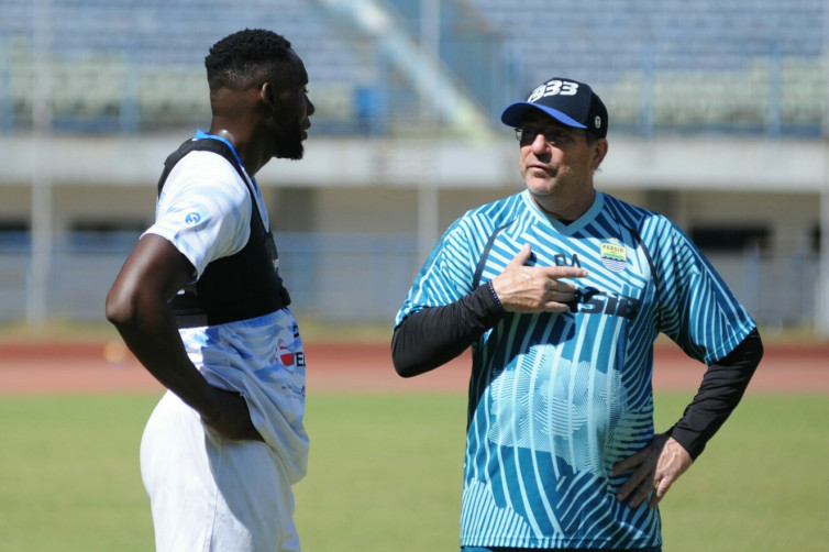 Pemain Inti Persib Dipersilakan Main di Luar Negeri, Asalkan...