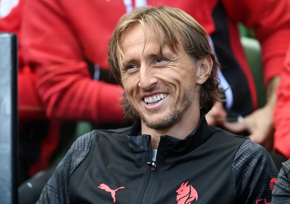 Hindari Tradisi, Luka Modric Berikan iPhone kepada Skuad AC Milan