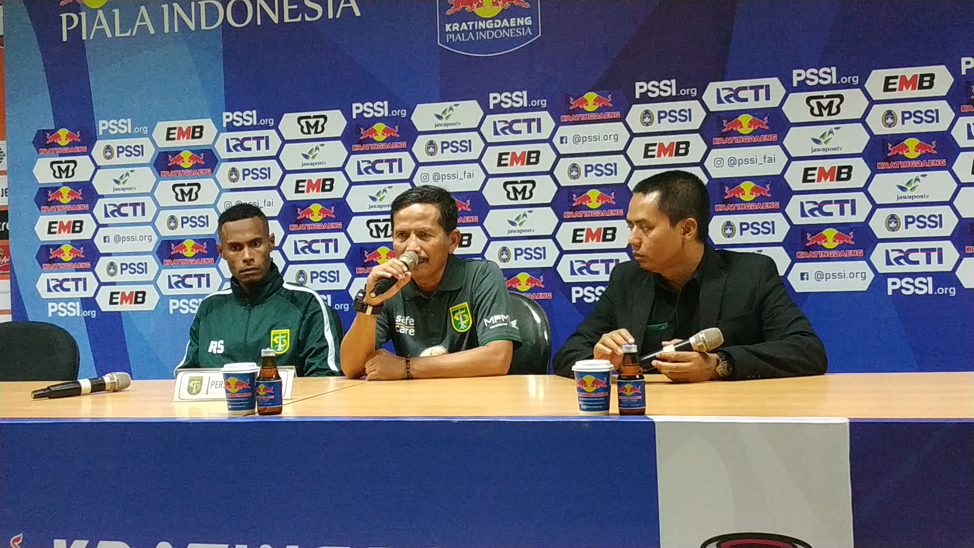 Oknum Suporter Ricuh, Begini Reaksi Pelatih Persebaya Surabaya