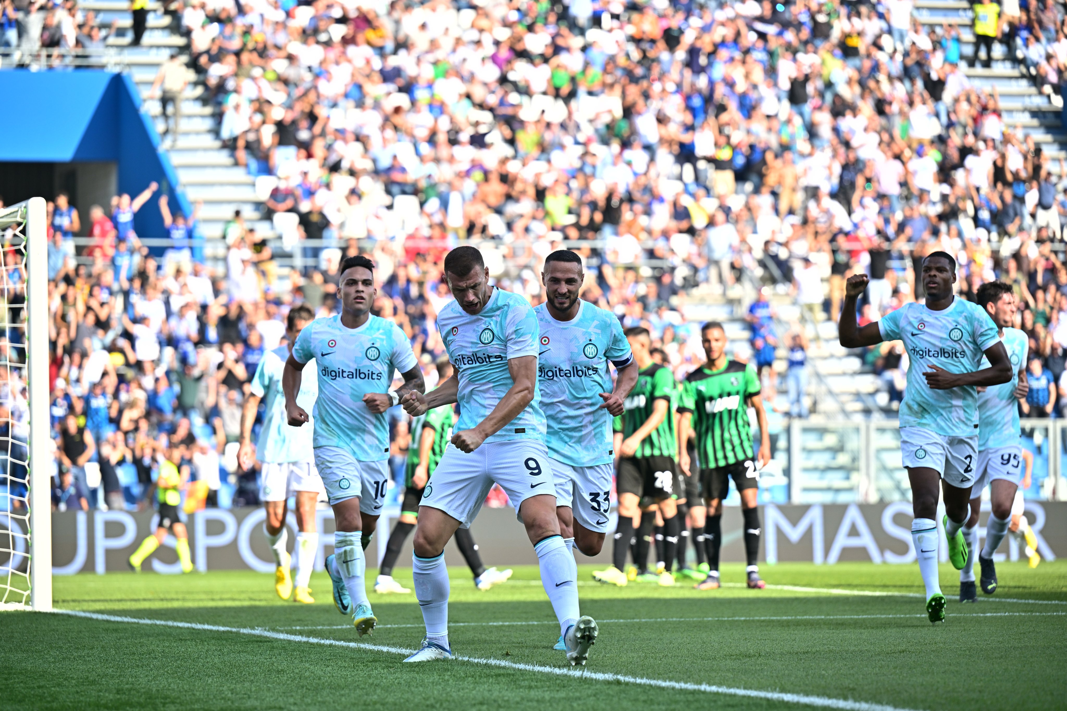 Cetak 100 Gol di Serie A, Edin Dzeko Traktir Skuad Inter
