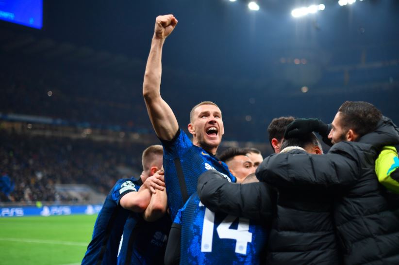 Brace Edin Dzeko Akhiri Penantian 10 Tahun Inter di Liga Champions