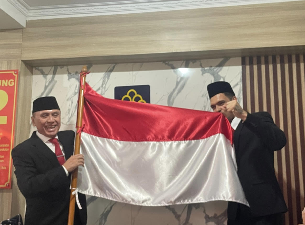 Resmi Jadi WNI, Shayne Pattynama Yakin Mendiang Sang Ayah Bangga