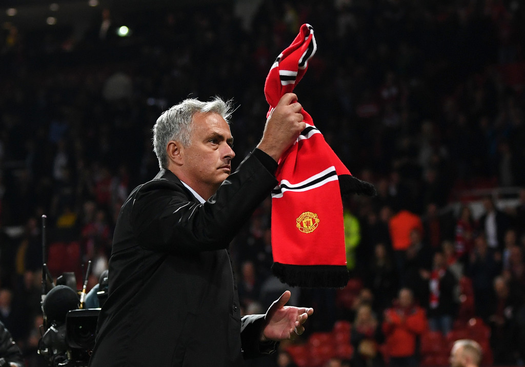 Terkait Kekalahan Telak dari Spurs, Neville Minta Man United Pertahankan Mourinho