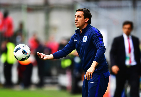 Gary Neville Tegaskan Takkan Kembali Jadi Pelatih