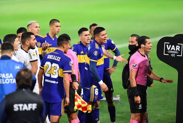 Gara-gara VAR, Skuad Boca Ribut dengan Polisi di Copa Libertadores
