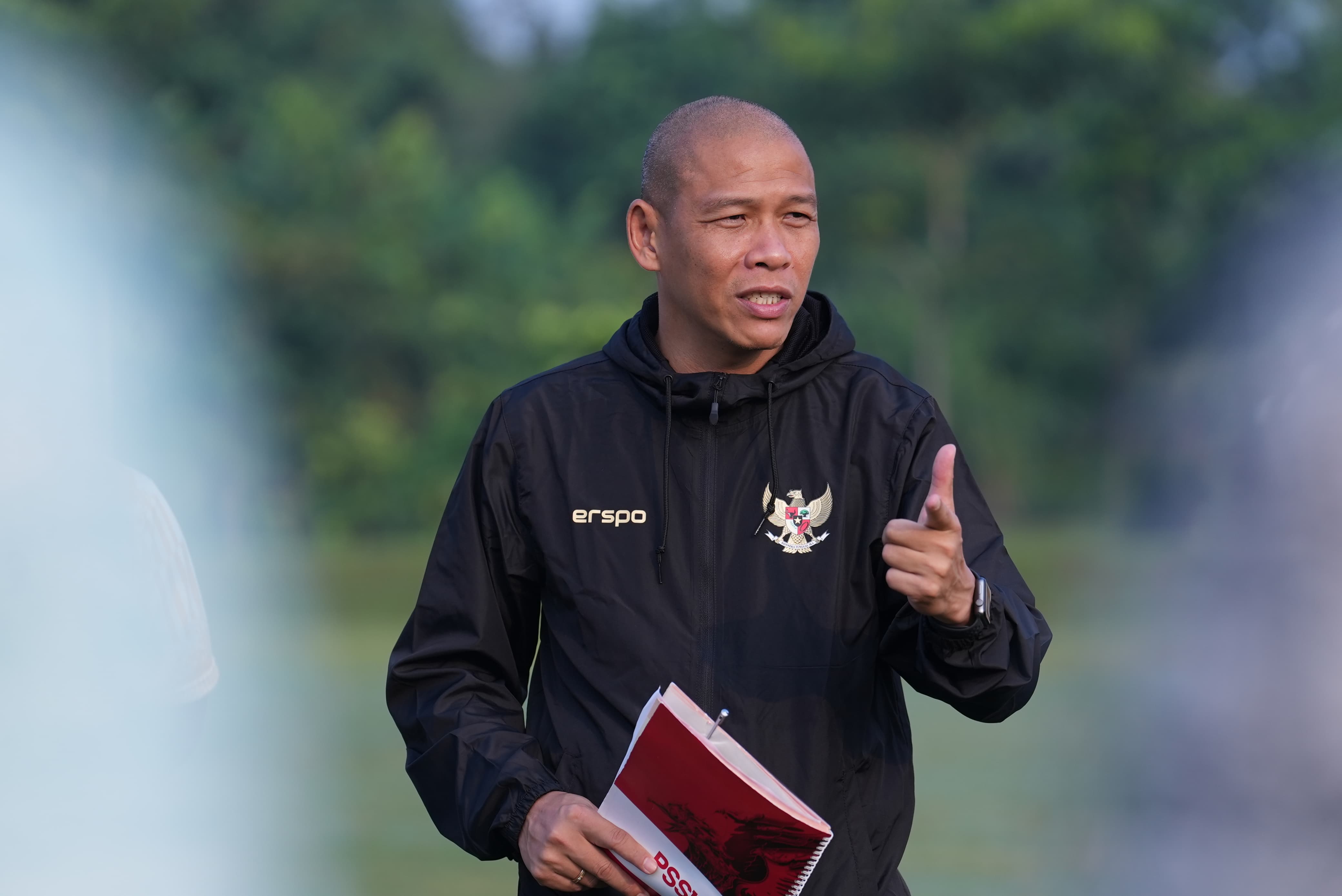Erick Thohir Pertimbangkan Nova Arianto sebagai Pelatih Timnas Indonesia U-22 di SEA Games 2025