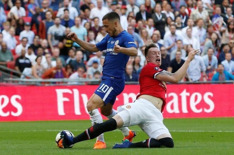 Hazard Bawa Chelsea Unggul atas Manchester United di Babak I
